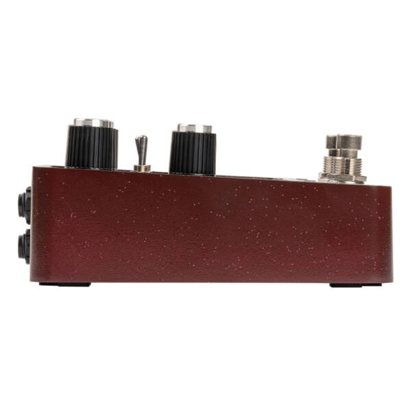 Universal Audio UAFX UAFX Ruby '63 Top Boost es un pedal de emulación de cabinet y amplificador estéreo