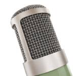 Universal Audio Bock 187 Microphone es un micrófono de gran diafragma, condensador FET, patrón polar cardioide, filtro paso alto, conmutador de graves y atenuador de 10 dB, con un comportamiento exquisito