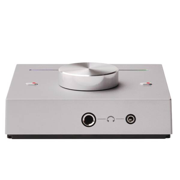 Apollo e2m es un amplificador estéreo para auriculares e interfaz de línea para audio en red Dante que te permite expandir tu equipo de audio en red con E/S y control de monitorización.