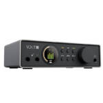 Universal Audio Volt 2 Gen 2 es una interfaz de audio USB de 2 entradas y 4 salidas, con conversión de 32 bits/192 kHz, dos previos Tone Shaping, pantalla Smart Display y funciones Auto-Gain y Clip Protection